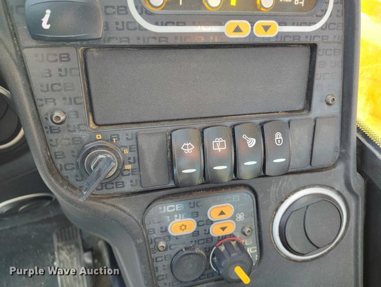 image for item DT0862 2017 JCB 514.56 telehandler