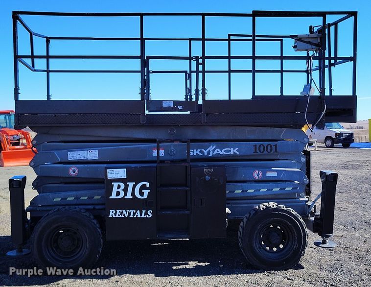 image for item DT0867 1997 SkyJack SJ8841 scissor lift