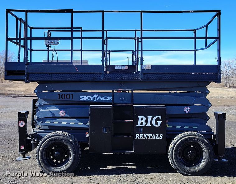 image for item DT0867 1997 SkyJack SJ8841 scissor lift