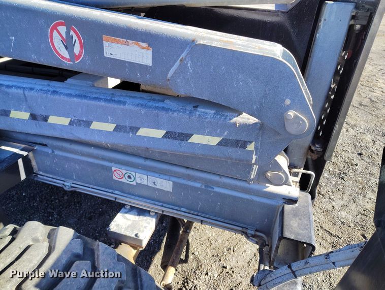 image for item DT0867 1997 SkyJack SJ8841 scissor lift