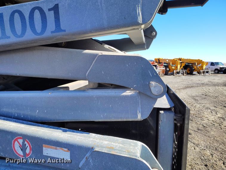 image for item DT0867 1997 SkyJack SJ8841 scissor lift