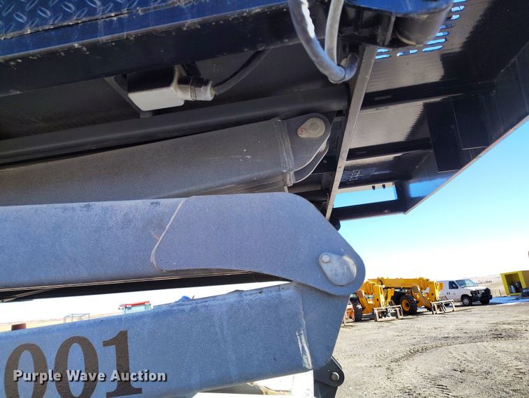 image for item DT0867 1997 SkyJack SJ8841 scissor lift