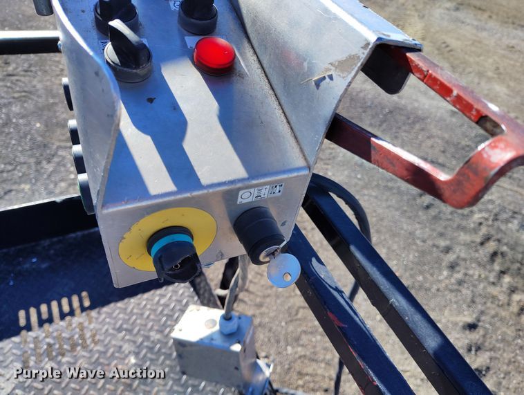 image for item DT0867 1997 SkyJack SJ8841 scissor lift