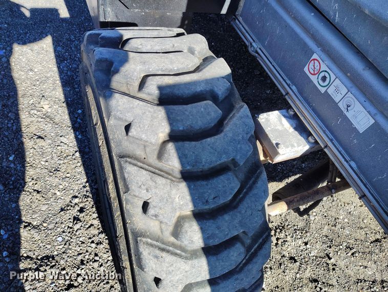 image for item DT0867 1997 SkyJack SJ8841 scissor lift