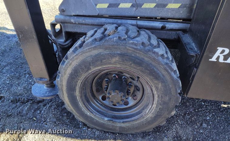 image for item DT0867 1997 SkyJack SJ8841 scissor lift