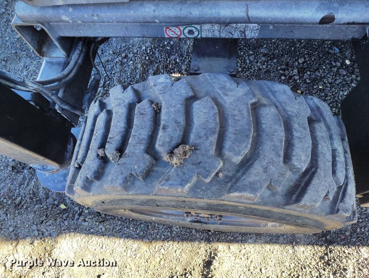 image for item DT0867 1997 SkyJack SJ8841 scissor lift