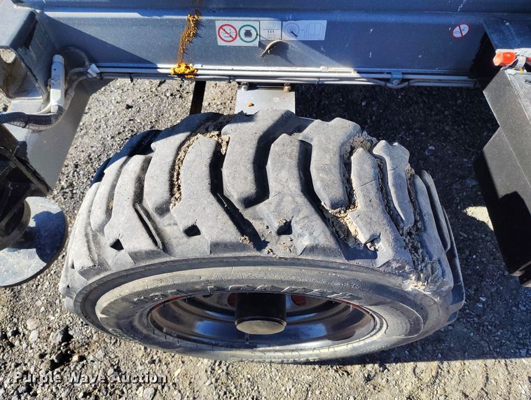 image for item DT0867 1997 SkyJack SJ8841 scissor lift