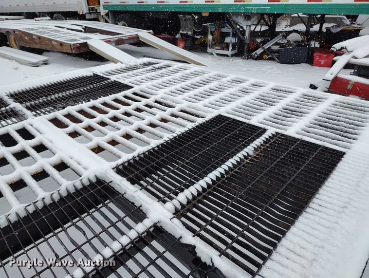 image for item DT0875 1986 Wisconsin DT20 tilt deck equipment trailer