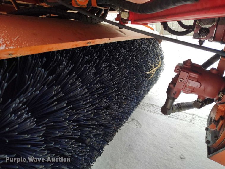 image for item DT0878 Broce RJ350 broom