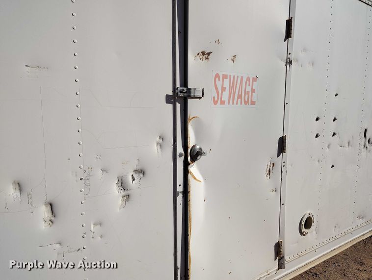 image for item DT0938 Portable restroom