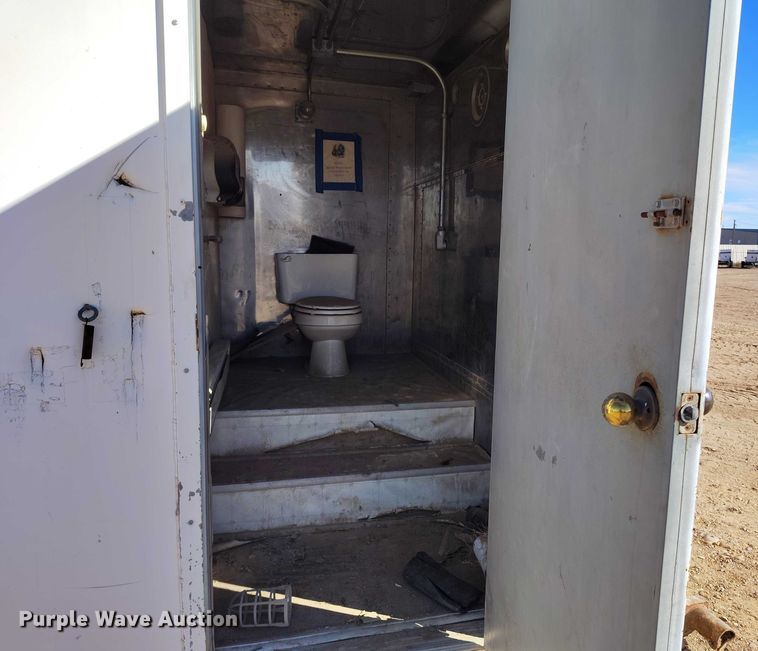 image for item DT0938 Portable restroom