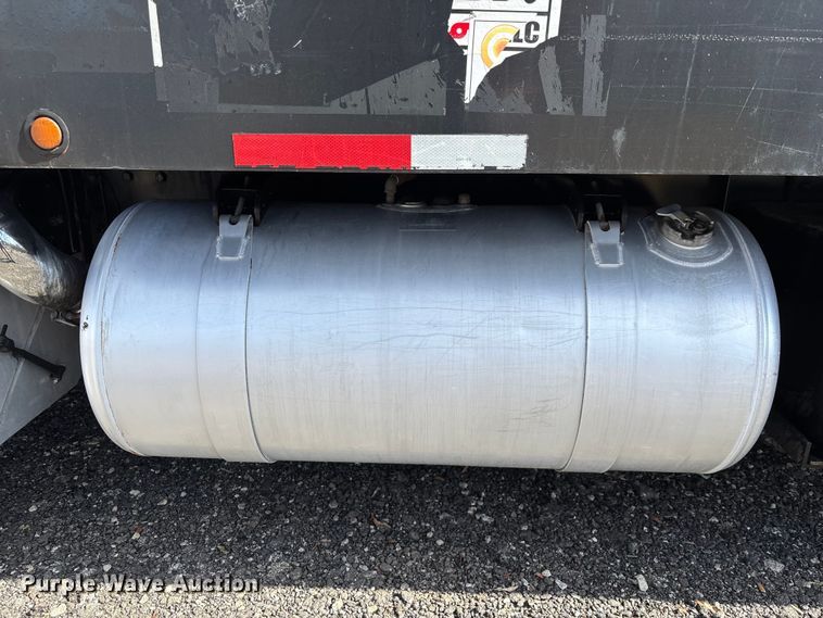 image for item DU0257 2000 Peterbilt 378 grapple crane truck