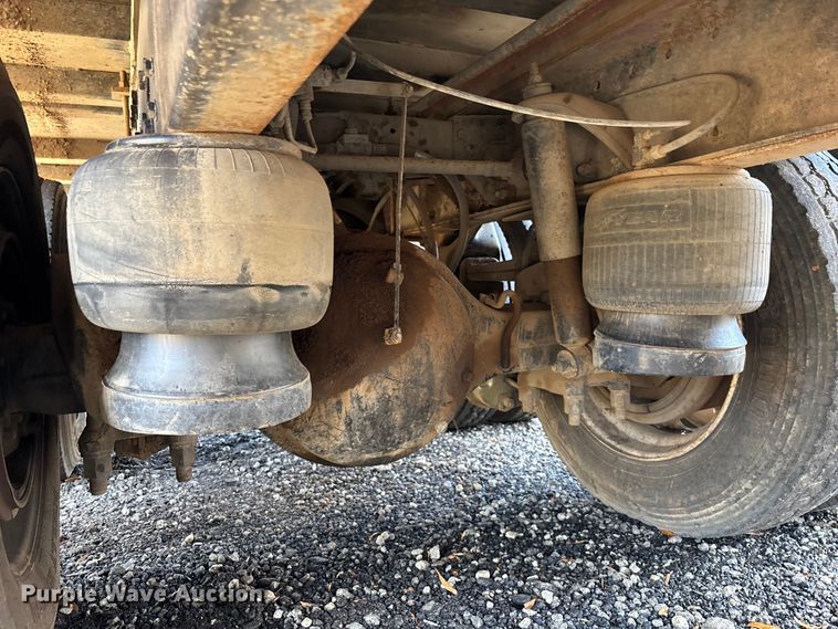 image for item DU0257 2000 Peterbilt 378 grapple crane truck