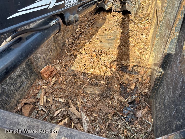 image for item DU0257 2000 Peterbilt 378 grapple crane truck