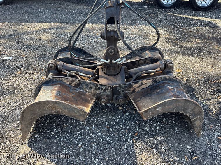 image for item DU0257 2000 Peterbilt 378 grapple crane truck