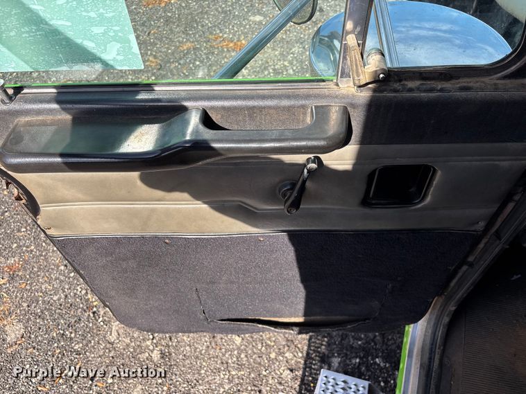 image for item DU0257 2000 Peterbilt 378 grapple crane truck