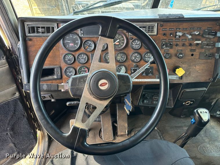 image for item DU0257 2000 Peterbilt 378 grapple crane truck