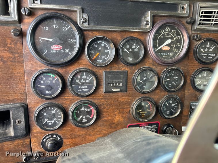 image for item DU0257 2000 Peterbilt 378 grapple crane truck