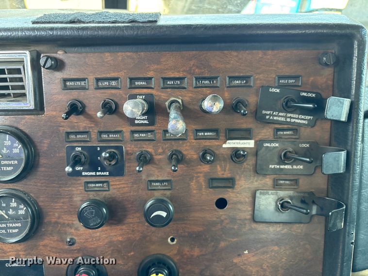 image for item DU0257 2000 Peterbilt 378 grapple crane truck