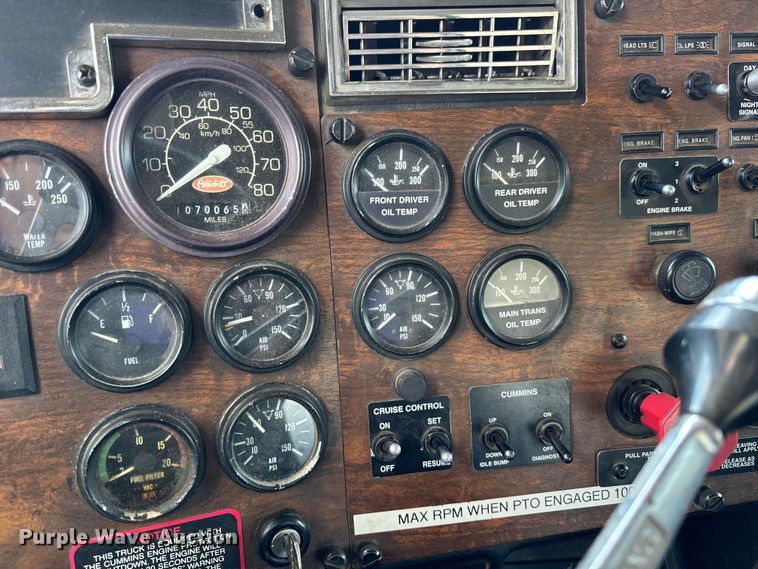 image for item DU0257 2000 Peterbilt 378 grapple crane truck