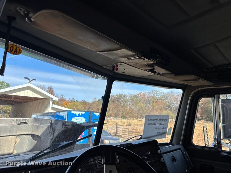 image for item DU0257 2000 Peterbilt 378 grapple crane truck