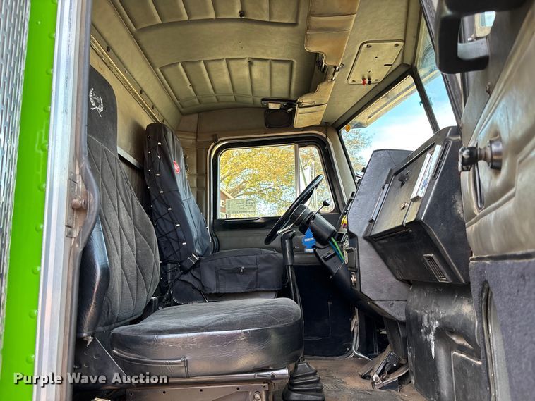 image for item DU0257 2000 Peterbilt 378 grapple crane truck