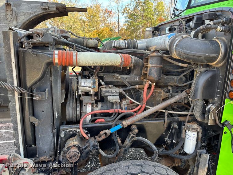 image for item DU0257 2000 Peterbilt 378 grapple crane truck