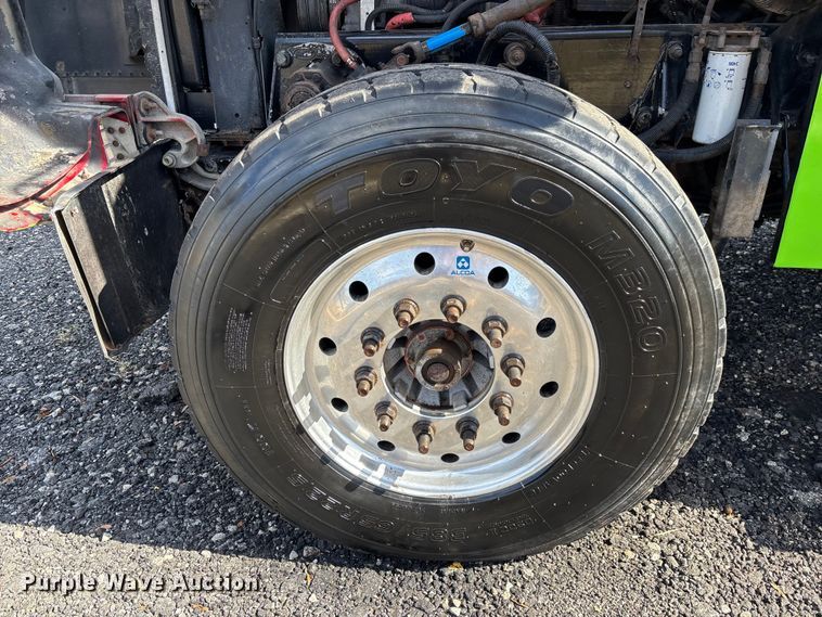 image for item DU0257 2000 Peterbilt 378 grapple crane truck