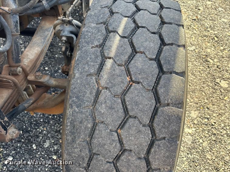 image for item DU0257 2000 Peterbilt 378 grapple crane truck