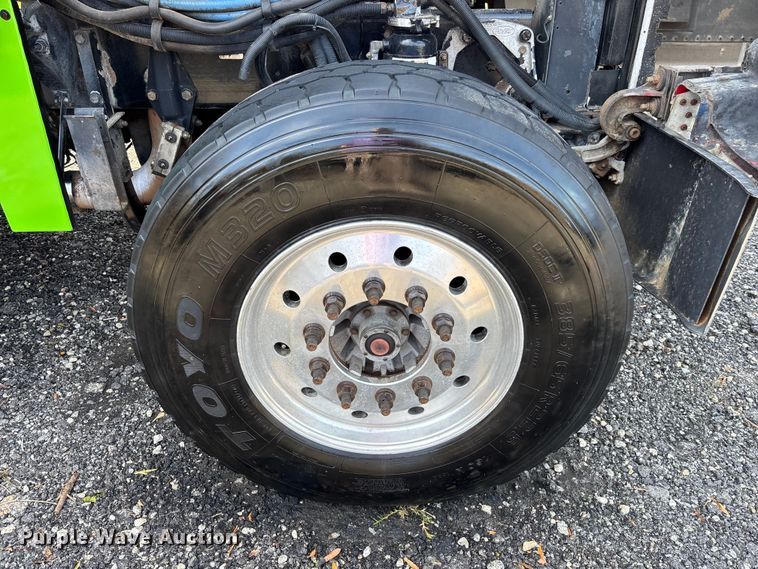 image for item DU0257 2000 Peterbilt 378 grapple crane truck