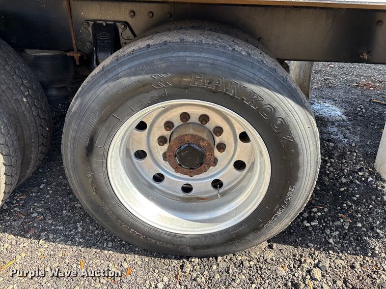 image for item DU0257 2000 Peterbilt 378 grapple crane truck