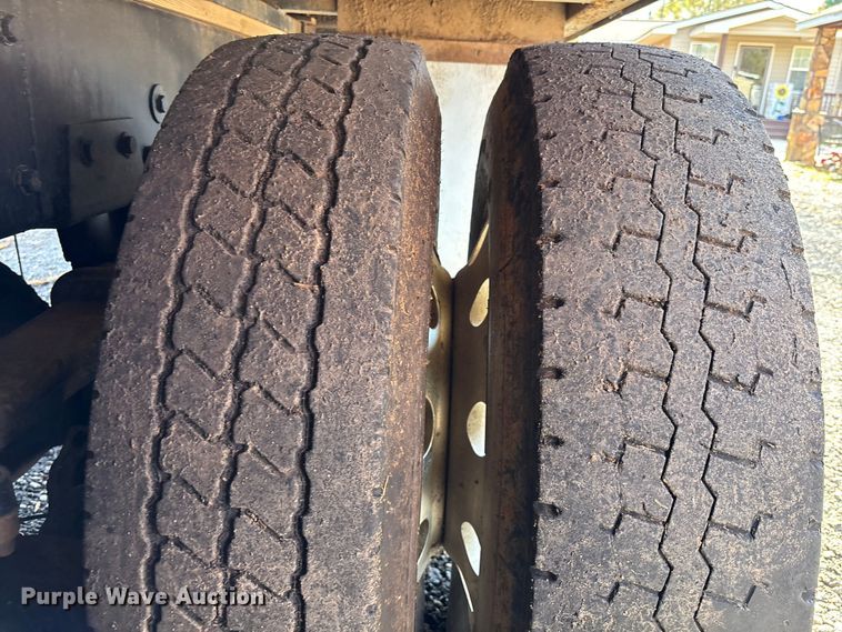 image for item DU0257 2000 Peterbilt 378 grapple crane truck