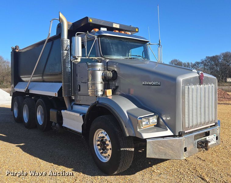 image for item DU2695 2015 Kenworth T800 dump truck