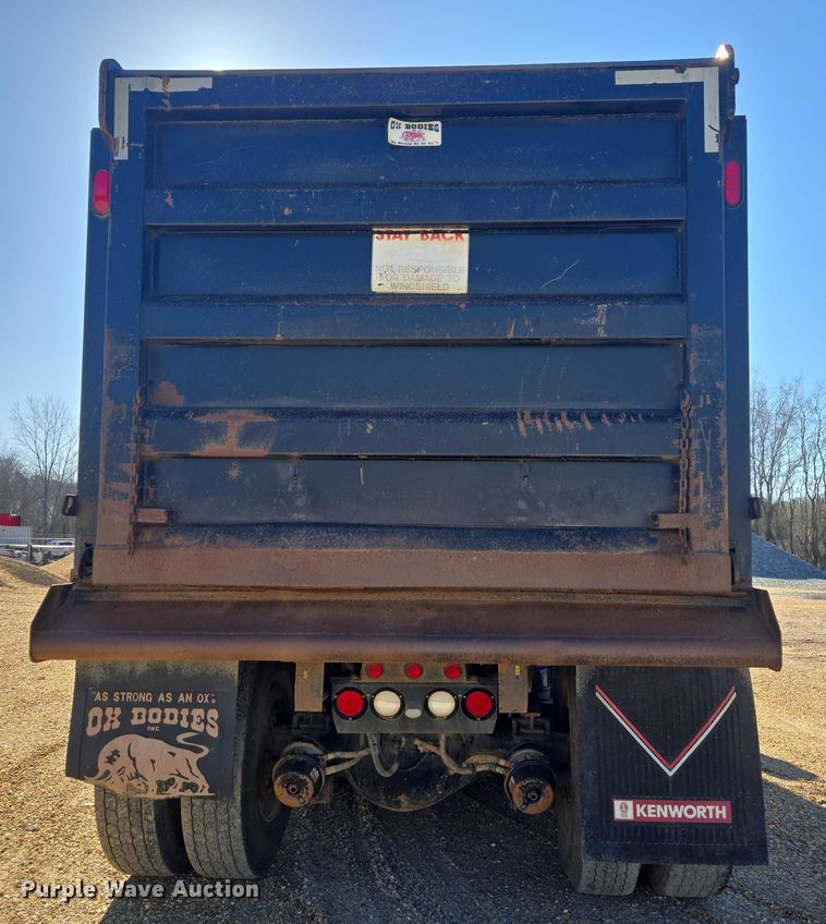 image for item DU2695 2015 Kenworth T800 dump truck