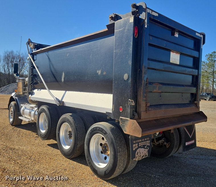 image for item DU2695 2015 Kenworth T800 dump truck