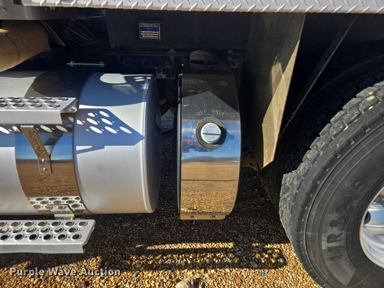 image for item DU2695 2015 Kenworth T800 dump truck