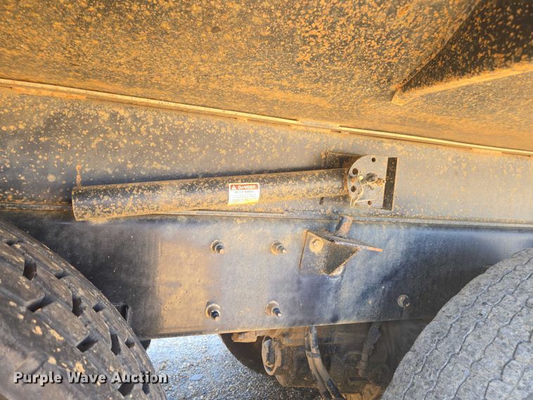 image for item DU2695 2015 Kenworth T800 dump truck