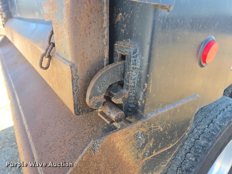 image for item DU2695 2015 Kenworth T800 dump truck