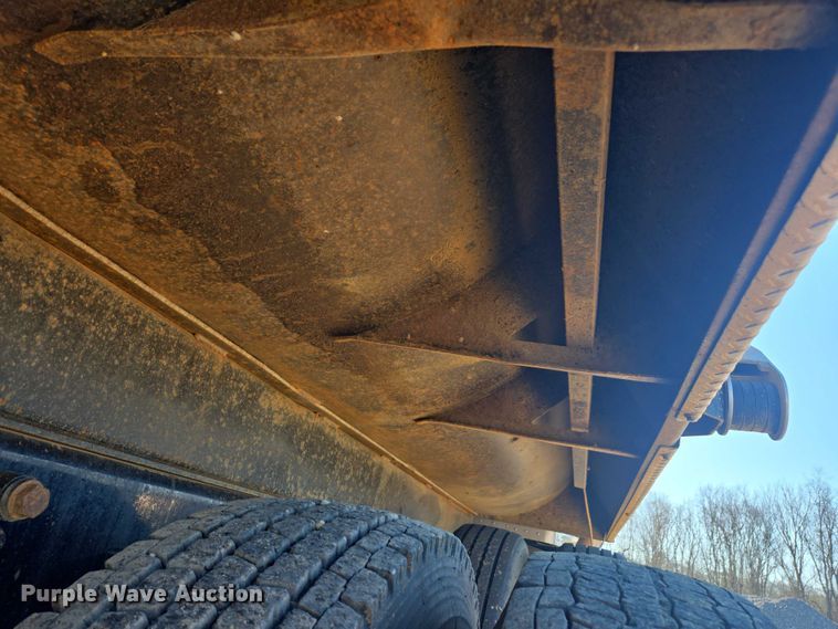 image for item DU2695 2015 Kenworth T800 dump truck