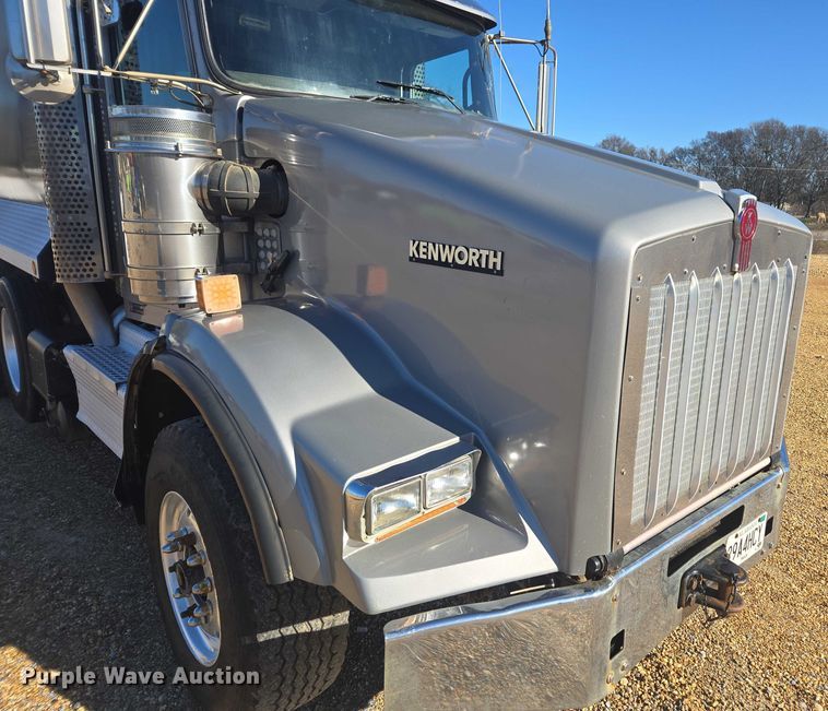 image for item DU2695 2015 Kenworth T800 dump truck