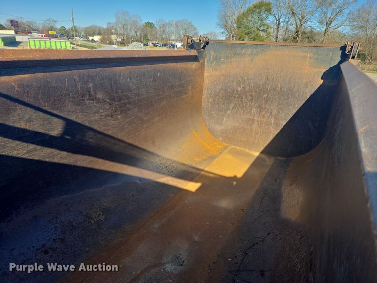 image for item DU2695 2015 Kenworth T800 dump truck