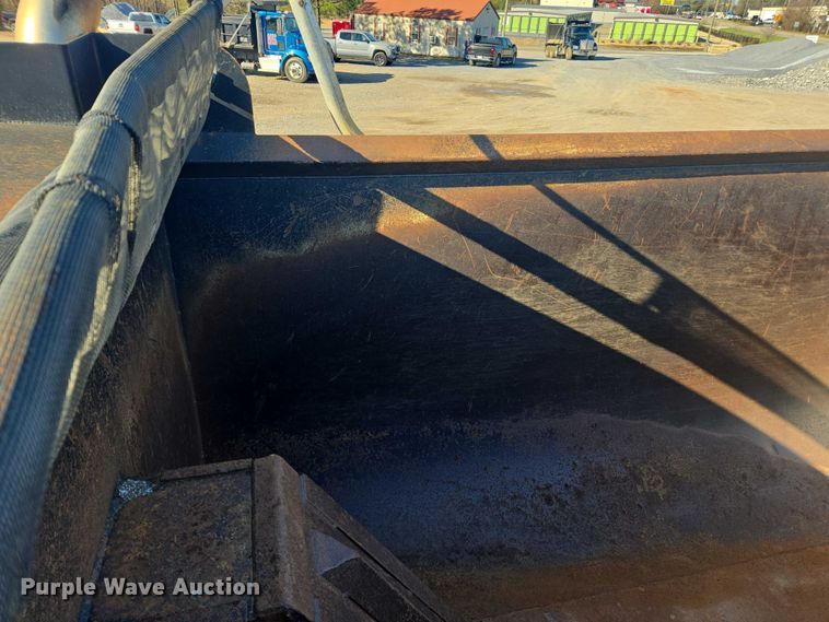 image for item DU2695 2015 Kenworth T800 dump truck