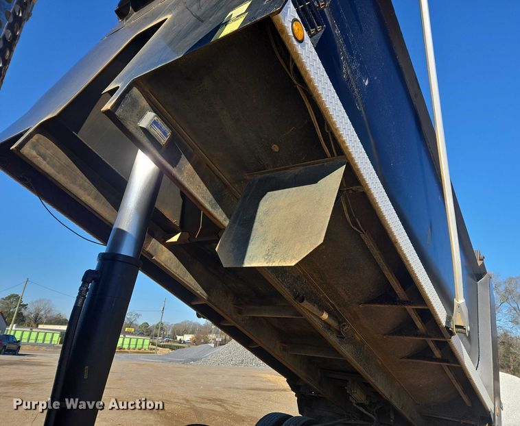 image for item DU2695 2015 Kenworth T800 dump truck