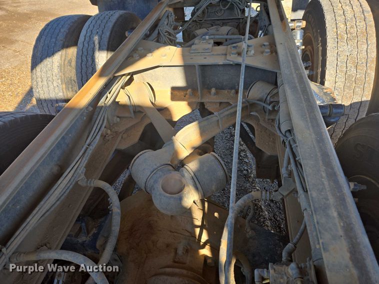 image for item DU2695 2015 Kenworth T800 dump truck