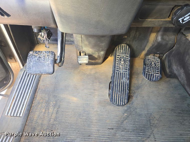 image for item DU2695 2015 Kenworth T800 dump truck