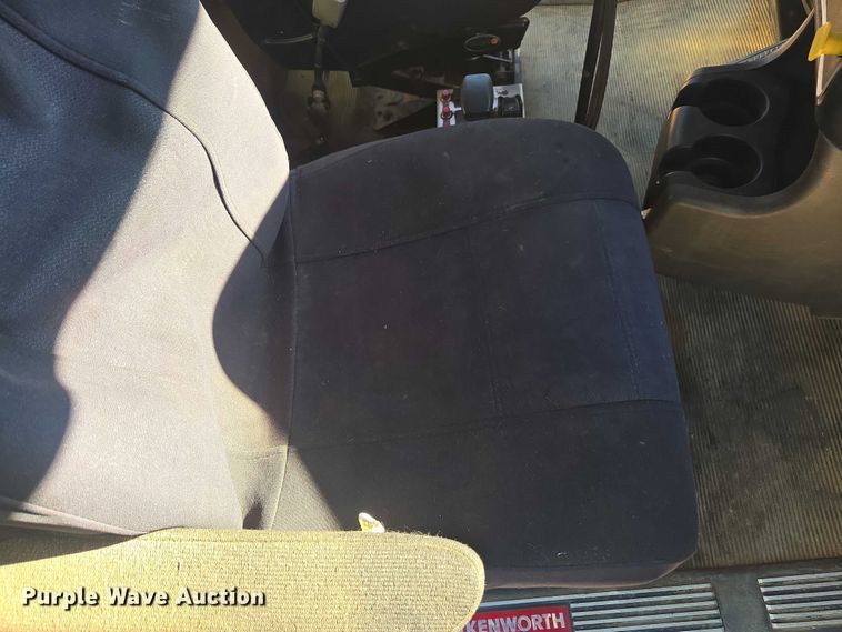 image for item DU2695 2015 Kenworth T800 dump truck