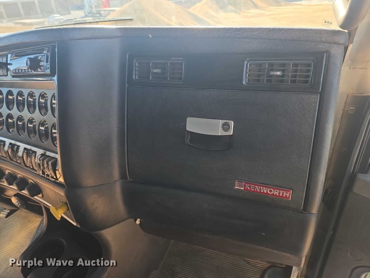 image for item DU2695 2015 Kenworth T800 dump truck