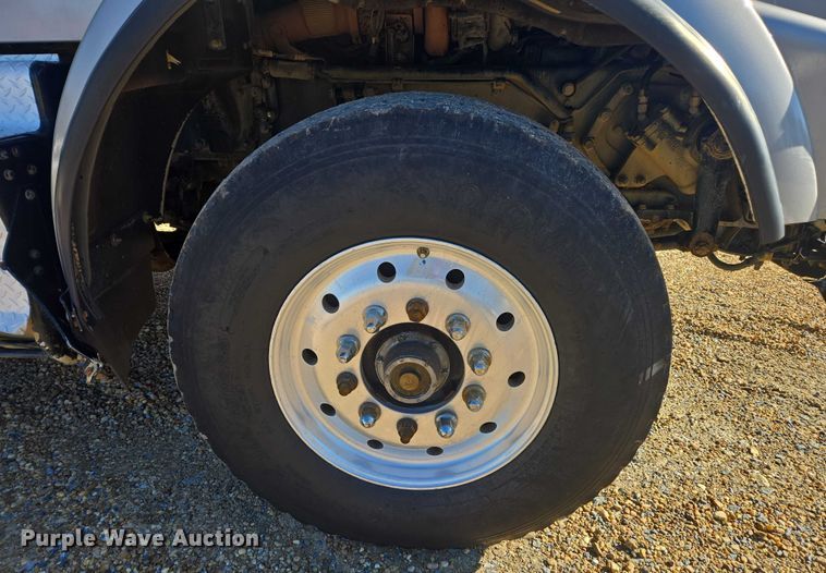 image for item DU2695 2015 Kenworth T800 dump truck