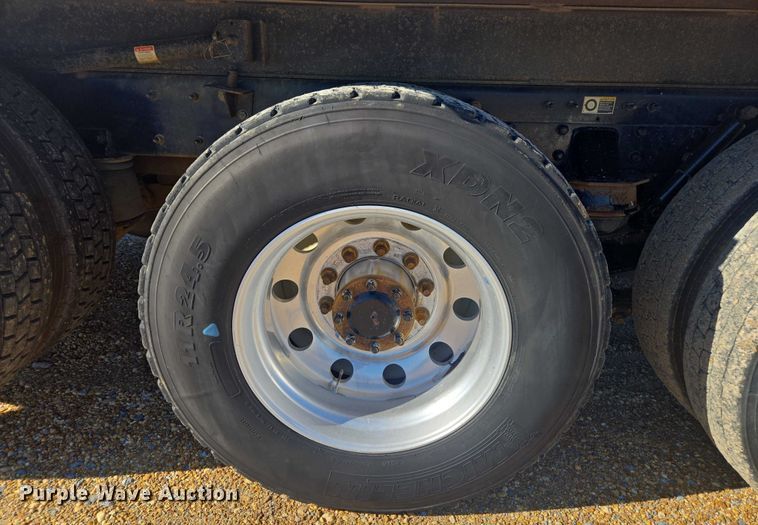 image for item DU2695 2015 Kenworth T800 dump truck