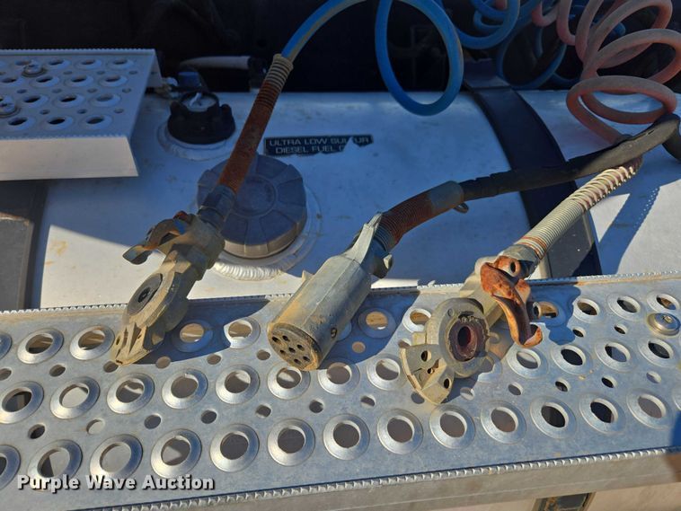 image for item DU2696 2014 International Prostar+ 122 semi truck